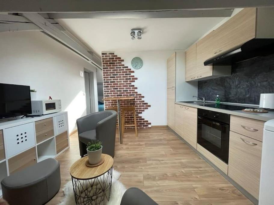 Edouard 2. Logement Complet. Charleville-Mézières المظهر الخارجي الصورة
