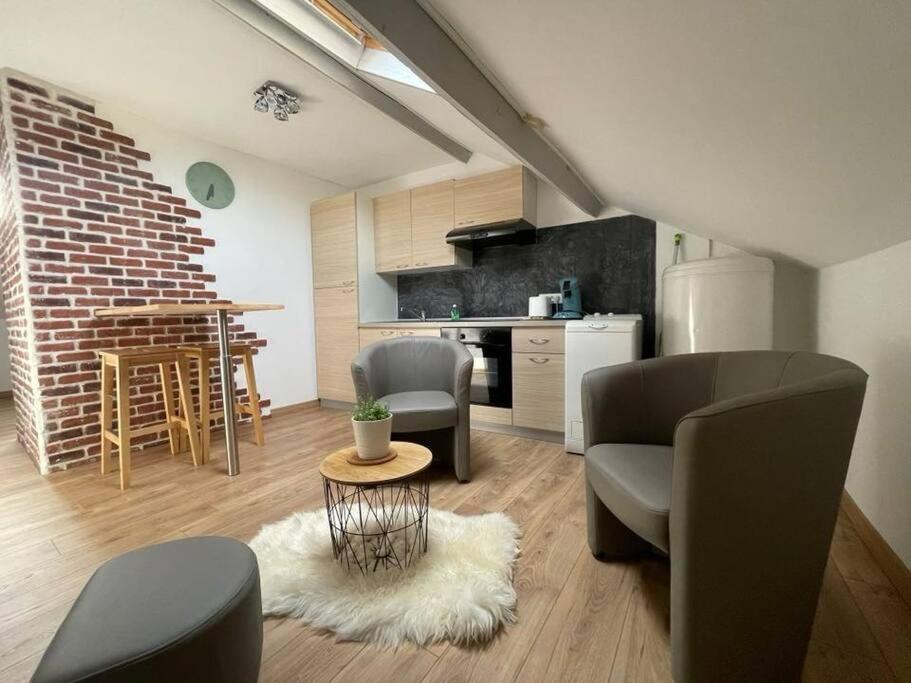 Edouard 2. Logement Complet. Charleville-Mézières المظهر الخارجي الصورة